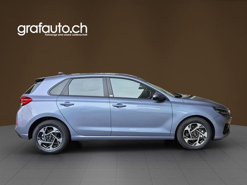 Neu Hyundai i30 140 PS (102 kW) 2025 Blau Limousine