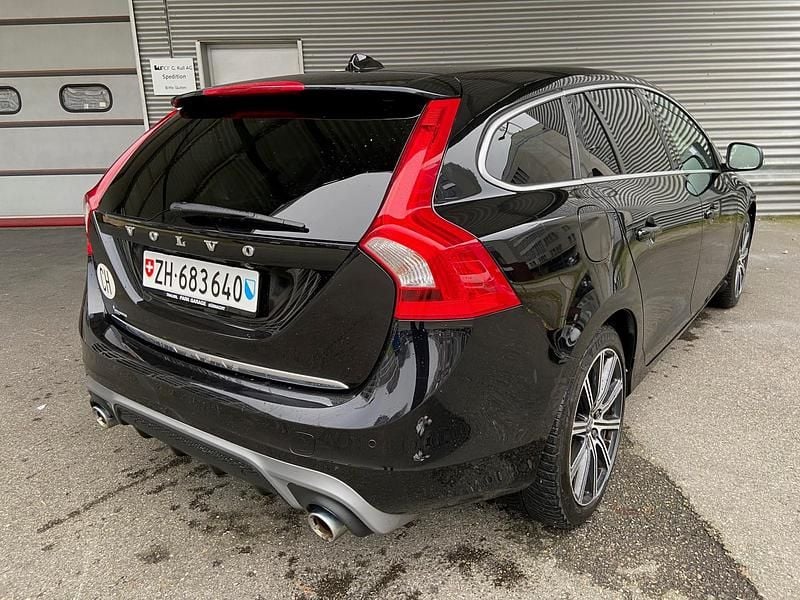 Gebraucht Volvo V60 R-Design Momentum 288 PS (211 kW) 2016 Kombi