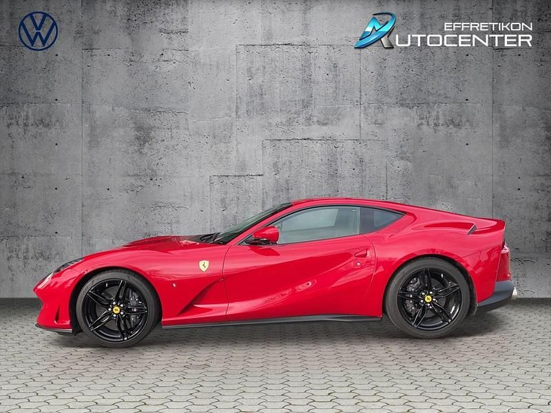 Gebraucht Ferrari 812 796 PS (585 kW) 2020 Rot Coupé