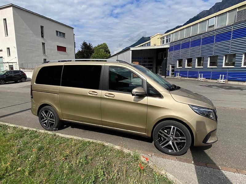 Gebraucht Mercedes V250 Style 190 PS (139 kW) 2025 Gold Van / Kleinbus