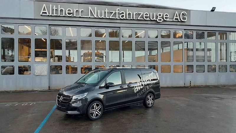 Gebraucht Mercedes V250 Style 190 PS (139 kW) 2024 Grau Van / Kleinbus