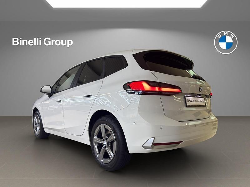 Gebraucht BMW 218 Active Tourer Sport Line 150 PS (110 kW) 2022 Weiss Van / Kleinbus