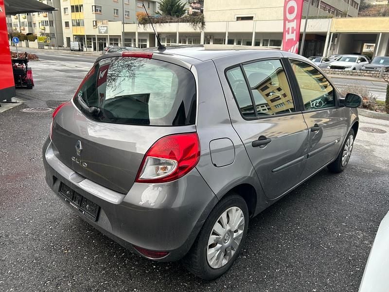 Gebraucht Renault Clio II Expression 75 PS (55 kW) 2011