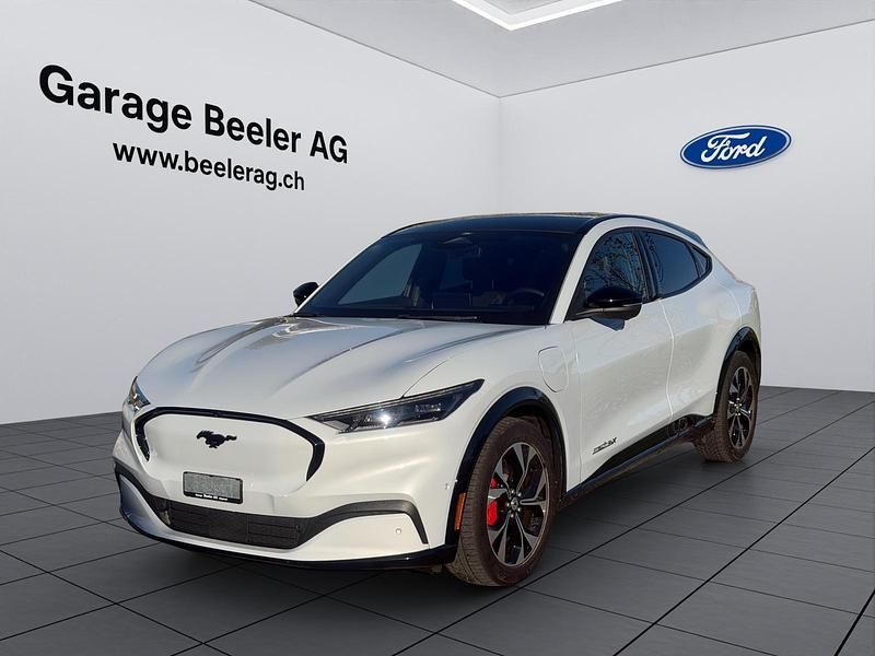 Weiss Gebraucht 2022 Ford Mustang Mach-E SUV | CHF 31’500 (Fairer Preis) - Bild 1/4