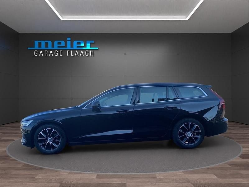 Gebraucht Volvo V60 Momentum 150 PS (110 kW) 2019 Blau Kombi