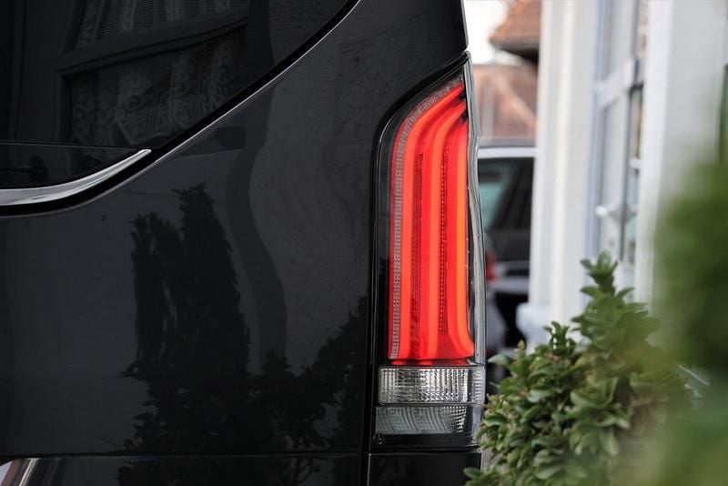 Gebraucht Mercedes V300 Avantgarde 239 PS (175 kW) 2024 Van / Kleinbus