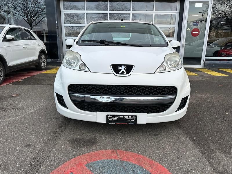 Gebraucht Peugeot 107 68 PS (50 kW) 2010 Kleinwagen