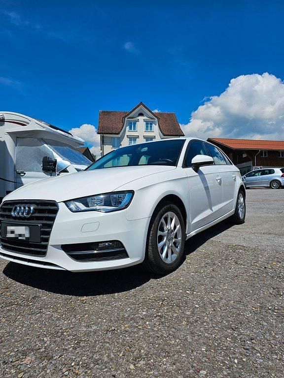 Gebraucht Audi A3 Attraction 125 PS (91 kW) 2015 Limousine