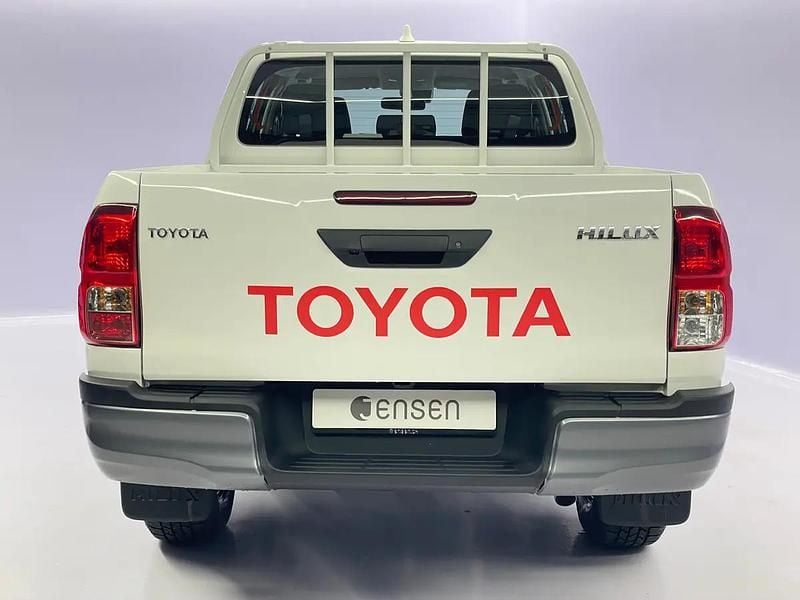 Neu Toyota HiLux Comfort 175 PS (128 kW) 2025 Weiss Abholung
