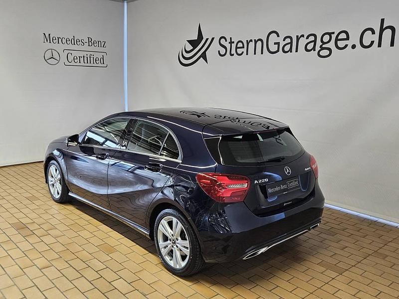Gebraucht Mercedes A220 Urban 184 PS (135 kW) 2017 Blau Limousine
