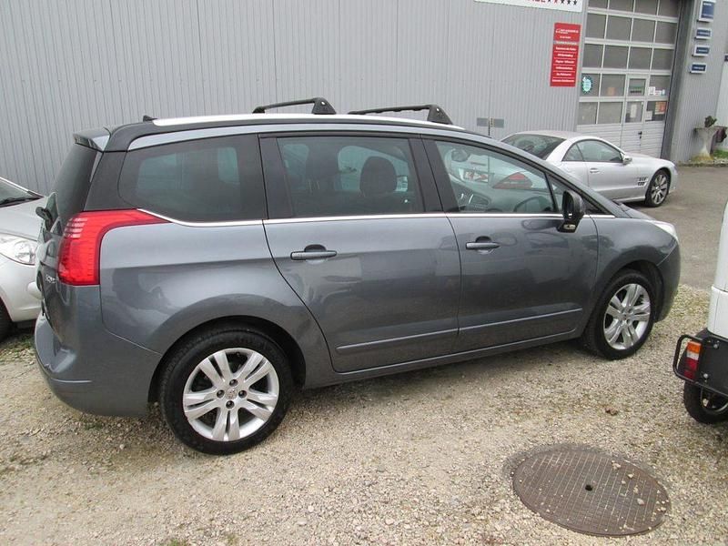 Gebraucht Peugeot 5008 Active 156 PS (114 kW) 2012 Anthrazit Van / Kleinbus
