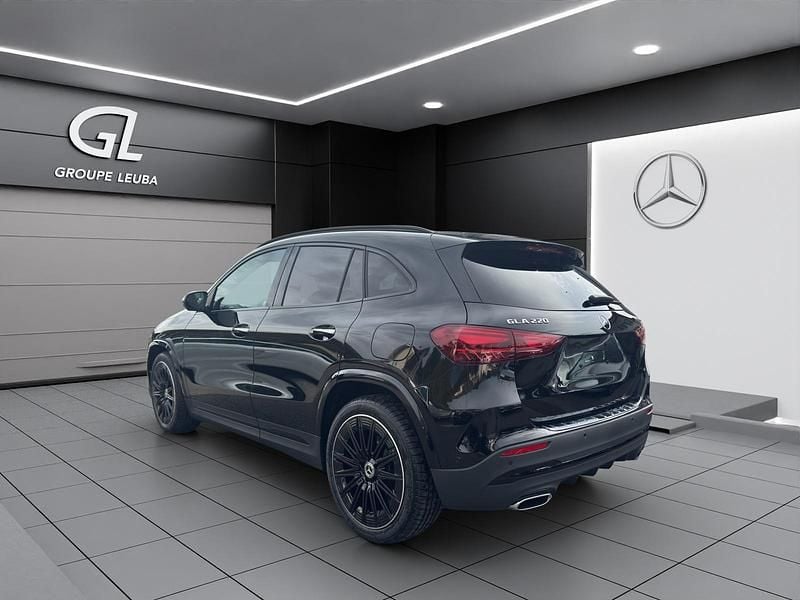 Gebraucht Mercedes GLA220 190 PS (139 kW) 2026 Schwarz SUV