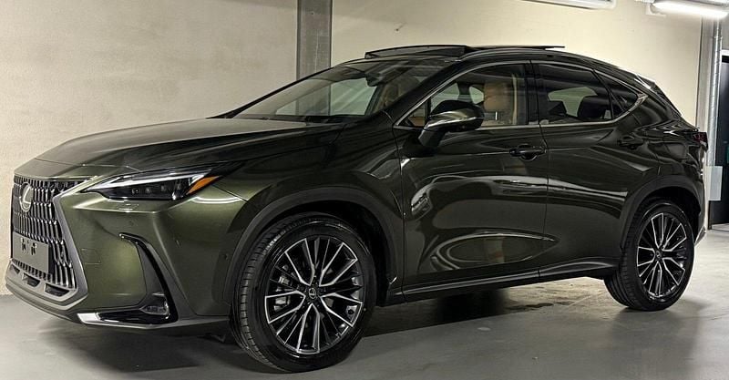 Neu Lexus NX450h+ E-FOUR 309 PS (227 kW) 2025 SUV