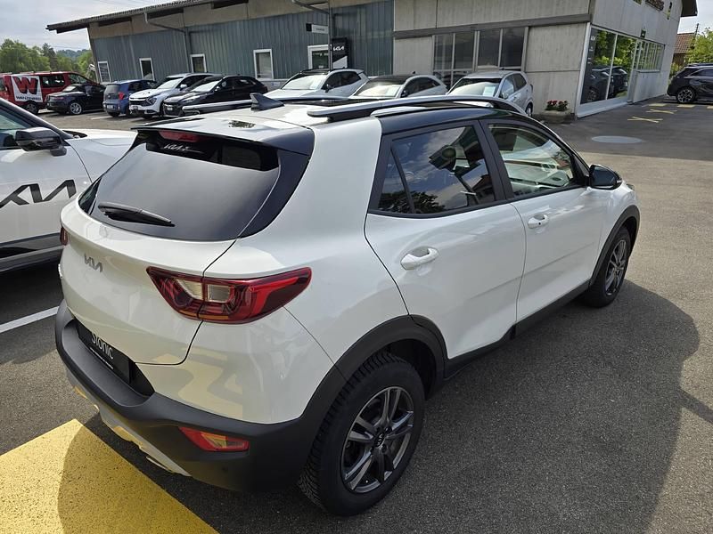 Gebraucht Kia Stonic Style 120 PS (88 kW) 2022 Weiss SUV