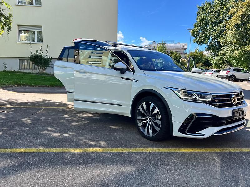 Gebraucht VW Tiguan Allspace R-line 244 PS (179 kW) 2022 SUV