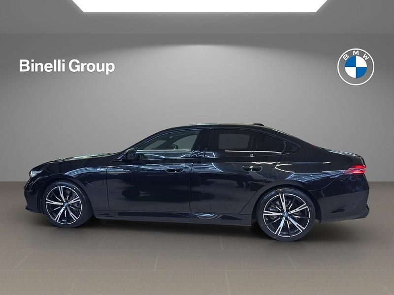 Gebraucht BMW 550e M Sport 489 PS (359 kW) 2024 Schwarz Limousine
