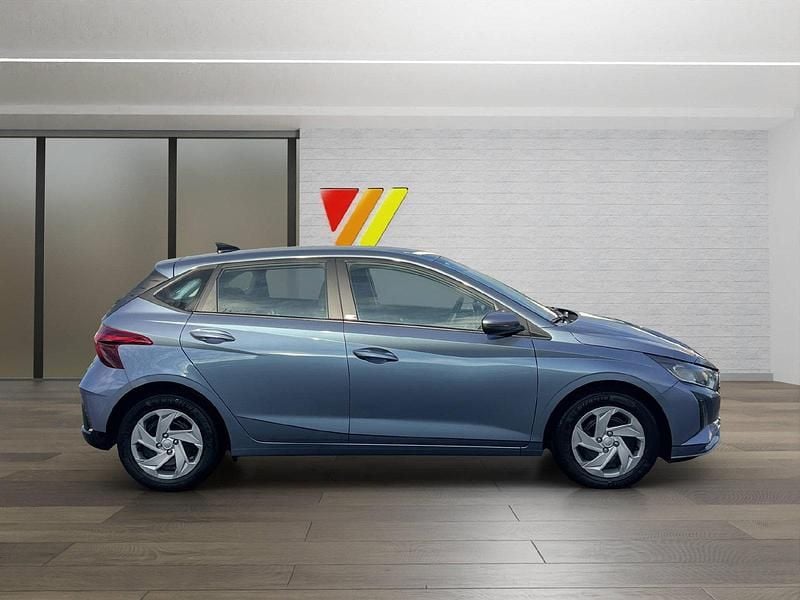 Neu Hyundai i20 101 PS (74 kW) 2025 Blau Limousine