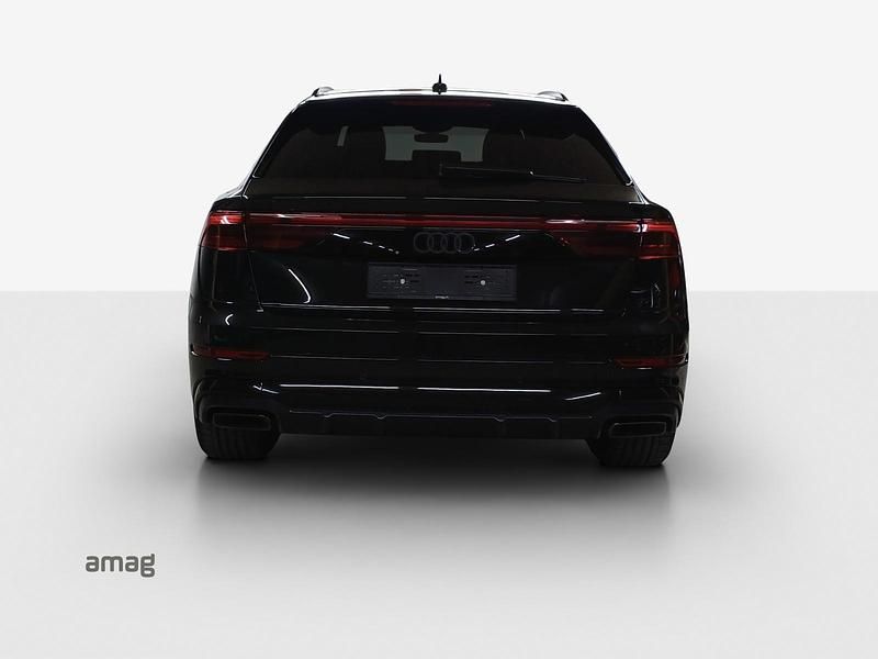 Gebraucht Audi Q8 Ambiente 394 PS (289 kW) 2024 Mythosschwarz metallic SUV