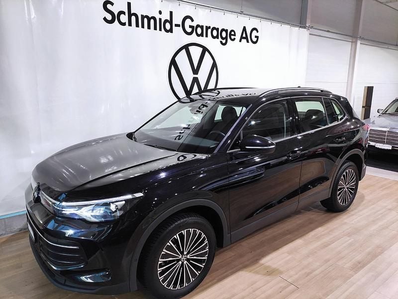 Schwarz Gebraucht 2024 VW Tiguan Life SUV | CHF 40’850 (Superpreis) - Bild 1/4