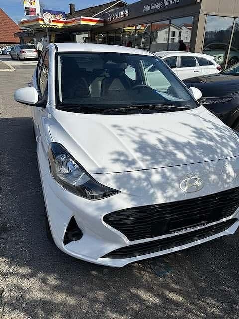 Weiss Gebraucht 2023 Hyundai i10 Kleinwagen | CHF 15’030 (Etwas zu teuer) - Bild 1/4