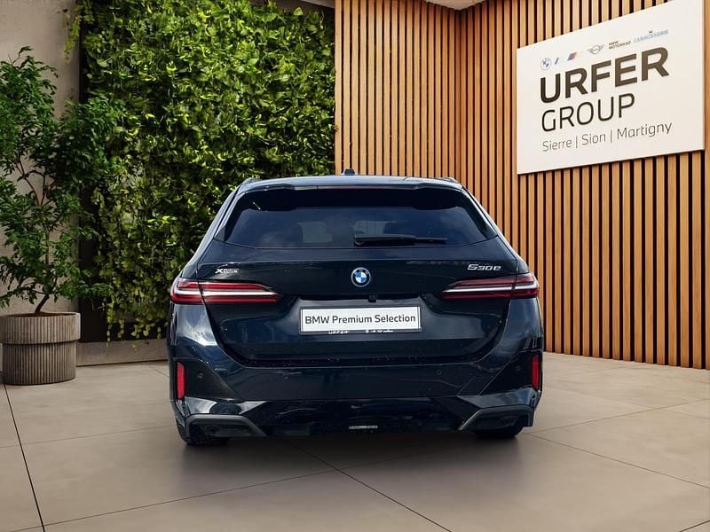 Gebraucht BMW 530e M Sport 299 PS (219 kW) 2025 Schwarz Kombi