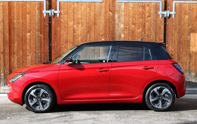 Neu Suzuki Swift 82 PS (60 kW) 2025 Rot Limousine