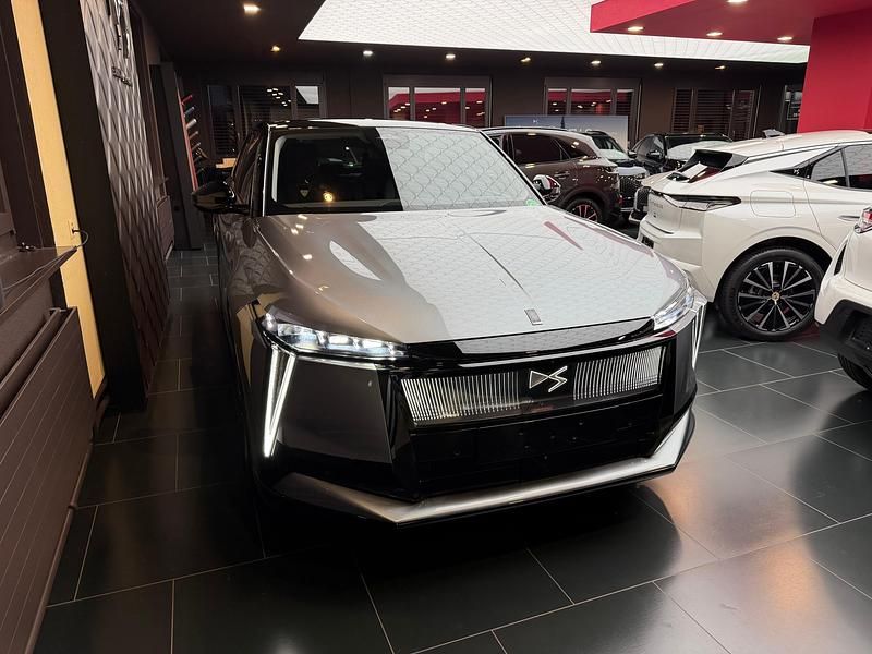 Neu DS Automobiles N°8 289 kW (394 PS) 2025 Grau SUV