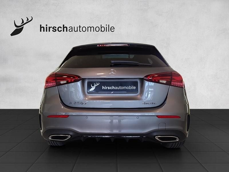 Neu Mercedes A250 224 PS (164 kW) 2025 Grau Limousine