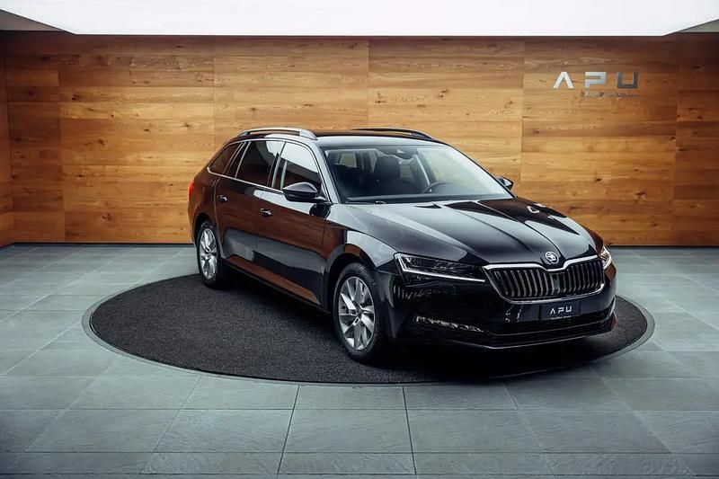 Schwarz Gebraucht 2025 Skoda Superb Ambition Kombi | CHF 32’750 (Etwas zu teuer) - Bild 1/4