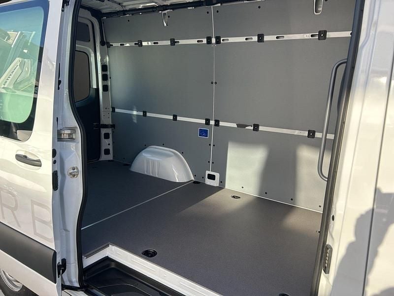 Neu Mercedes E-Sprinter 150 kW (204 PS) 2025 Van