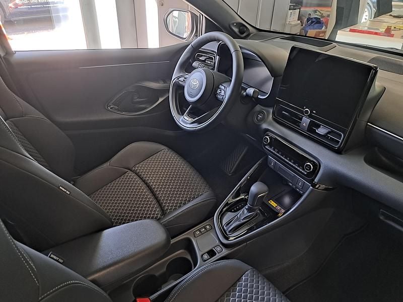 Neu Toyota Yaris Hybrid Premium 130 PS (95 kW) 2025