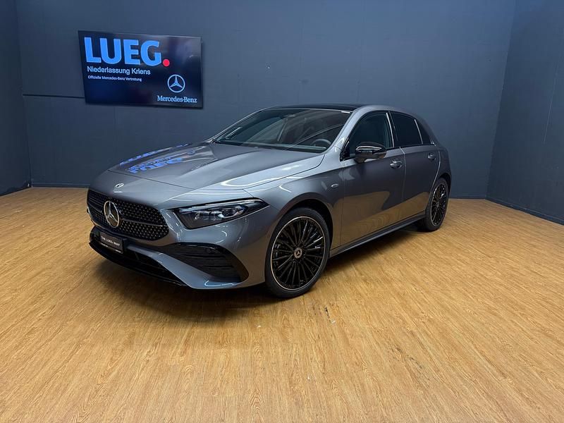 Grau Gebraucht 2025 Mercedes A250 AMG Limousine | CHF 52’500 - Bild 1/4
