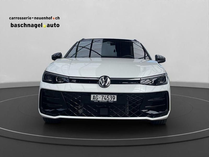 Gebraucht VW Passat R-line 265 PS (194 kW) 2025 Kombi