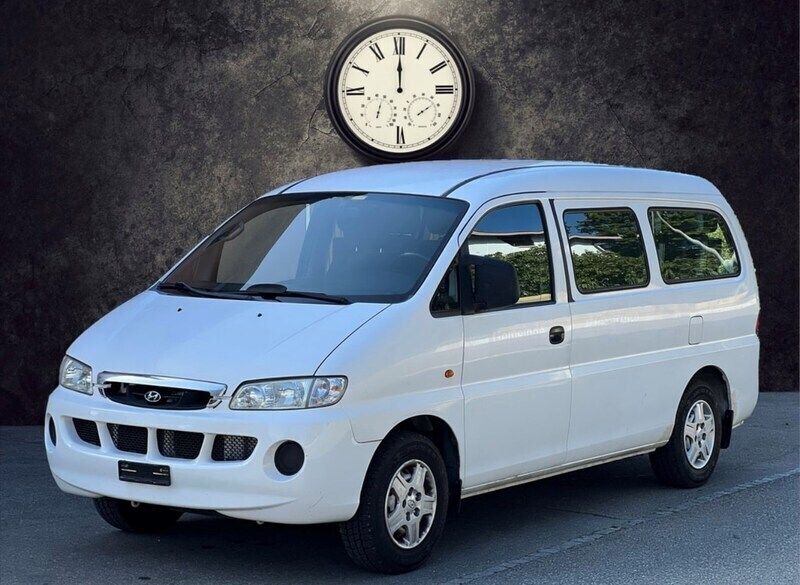 Gebraucht 2004 Hyundai H-1 Van / Kleinbus | CHF 9’999 - Bild 1/4