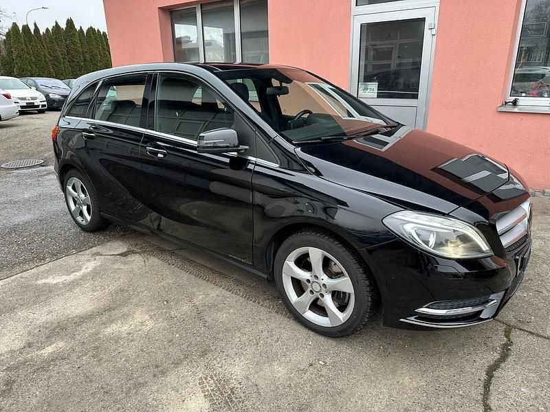 Gebraucht Mercedes B220 184 PS (135 kW) 2014 Van / Kleinbus