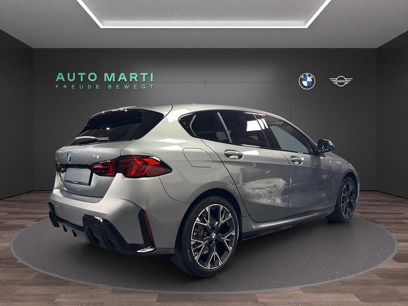 Neu BMW 116 Performance 122 PS (89 kW) 2026 Grau Kleinwagen