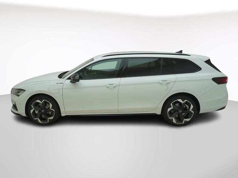 Neu Skoda Superb SportLine 204 PS (150 kW) 2025 Weiss Kombi