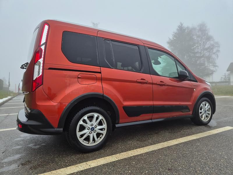 Gebraucht Ford Tourneo Active 120 PS (88 kW) 2021