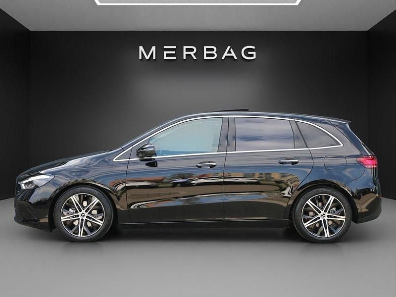 Gebraucht Mercedes B200 163 PS (119 kW) 2025 Schwarz Van / Kleinbus
