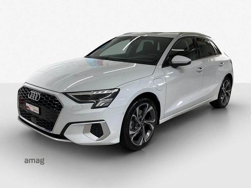 Weiss Gebraucht 2024 Audi A3 Sportback e-tron S-Line Kleinwagen | CHF 33’890 (Fairer Preis) - Bild 1/4