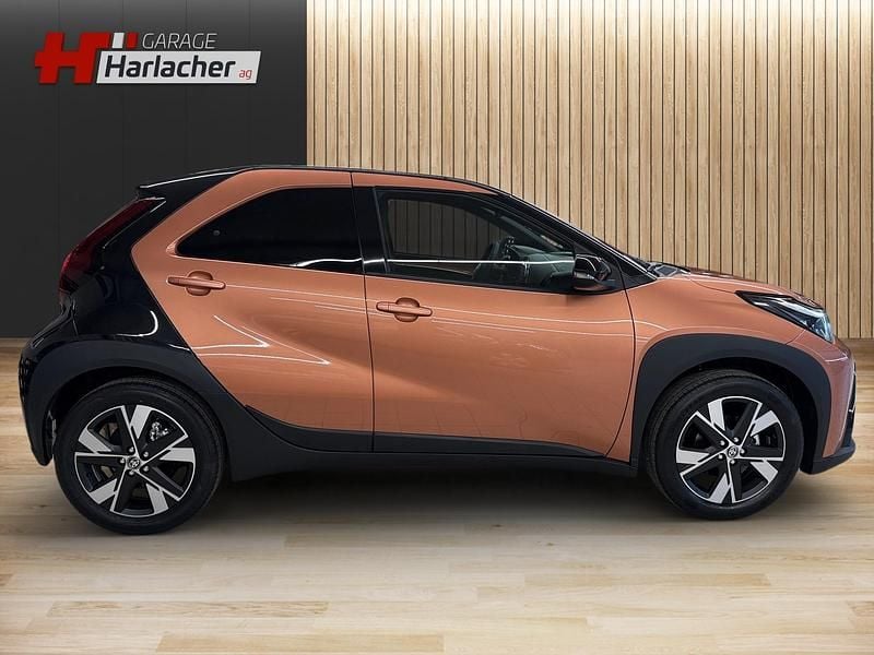 Neu Toyota Aygo X Trend 116 PS (85 kW) 2025 Beige SUV