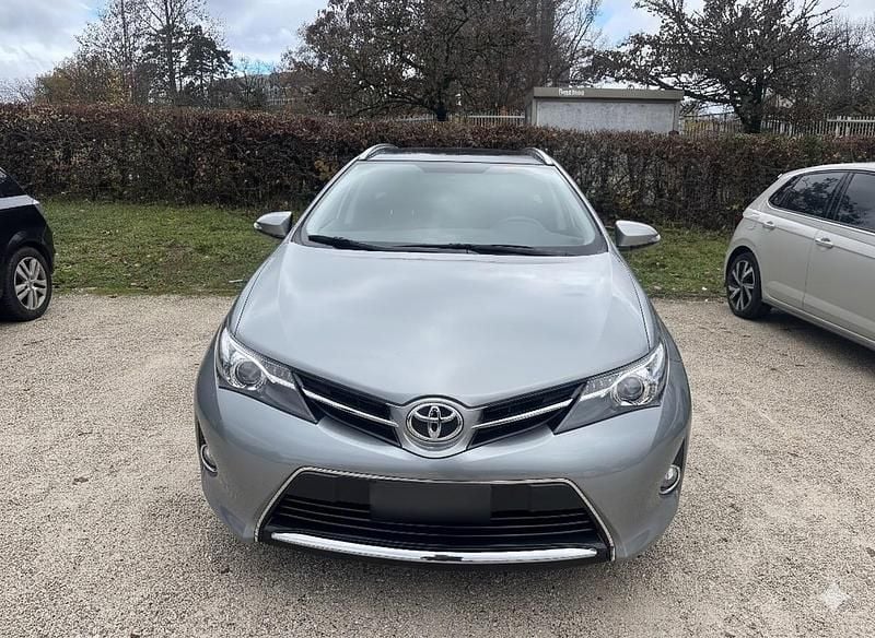Gebraucht 2015 Toyota Auris Touring Sports Trend Kombi | CHF 12’800 (Fairer Preis) - Bild 1/4