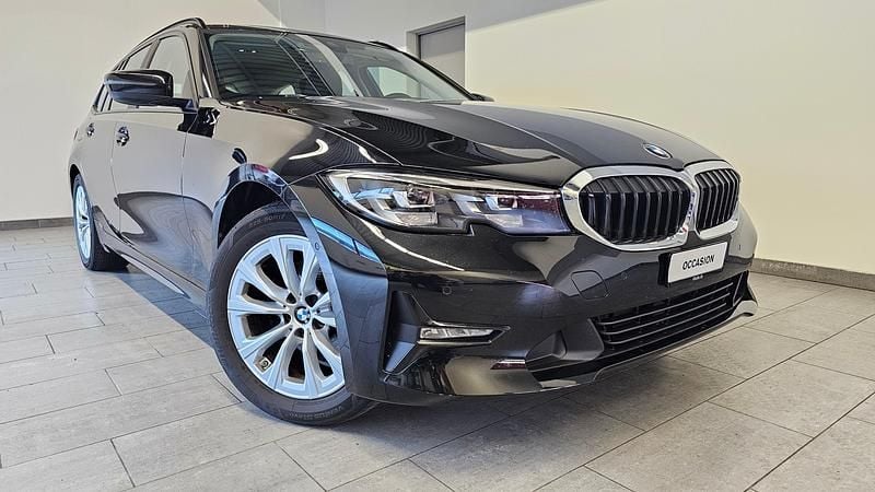 Schwarz Gebraucht 2022 BMW 320e Advantage Kombi | CHF 28’799 (Superpreis) - Bild 1/4