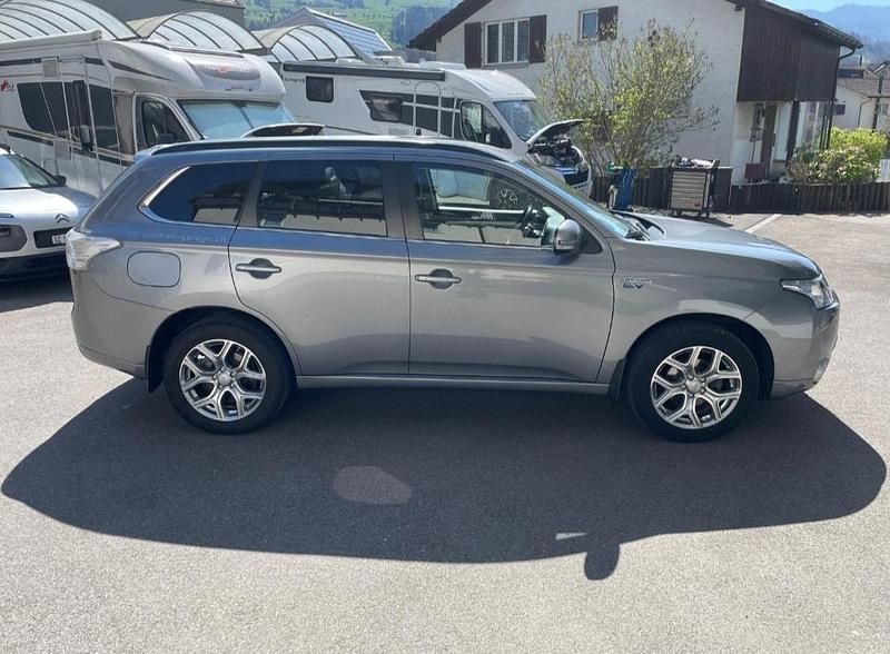 Gebraucht 2014 Mitsubishi Outlander P-HEV Intense | CHF 9’900 (Guter Preis) - Bild 1/4