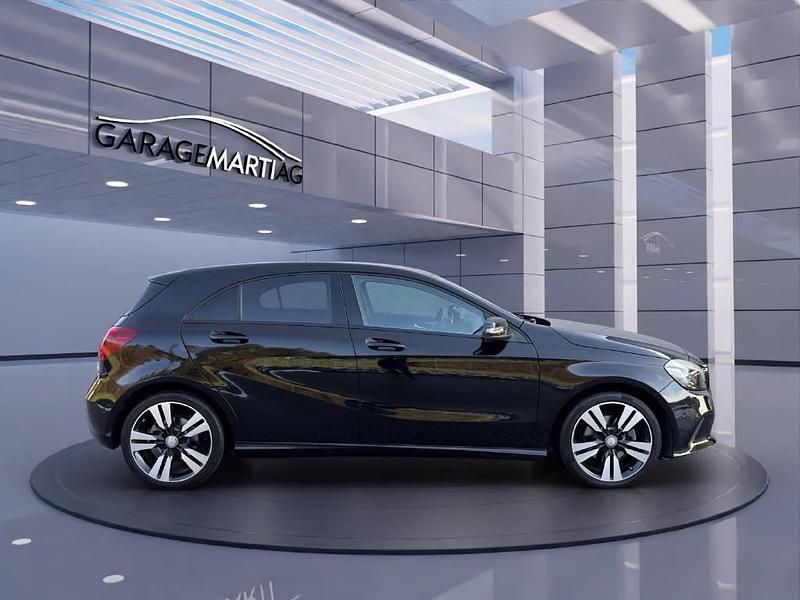 Gebraucht Mercedes A200 Urban 156 PS (114 kW) 2016 Schwarz Limousine