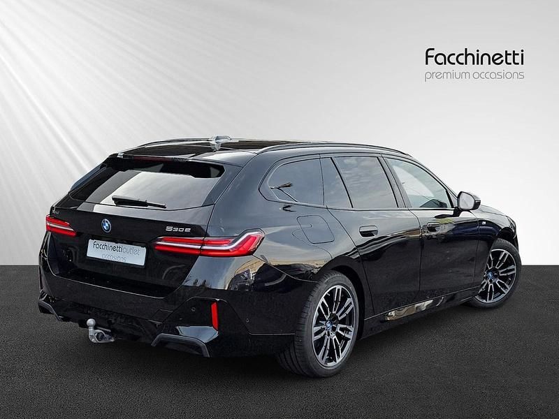 Gebraucht BMW 530e M Sport 299 PS (219 kW) 2025 Schwarz Kombi