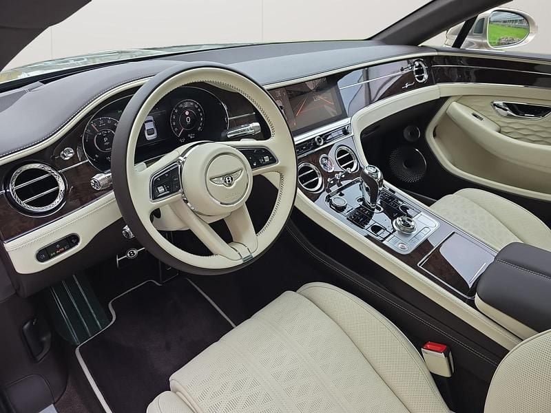 Neu Bentley Continental 771 PS (567 kW) 2025 Beige Coupé