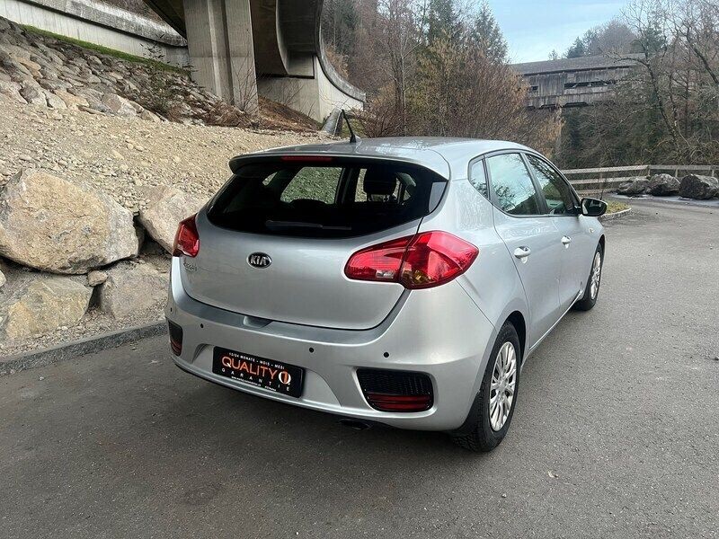 Gebraucht Kia Ceed 105 PS (77 kW) 2016 Silber Kleinwagen