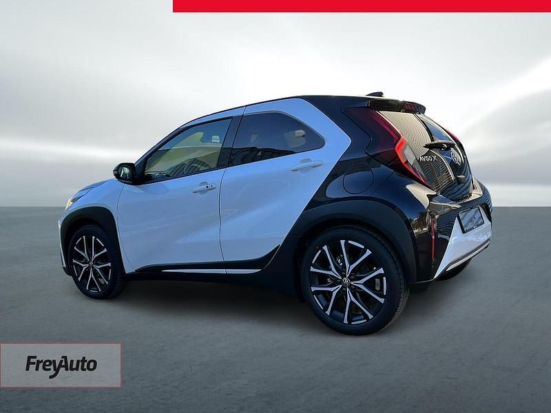 Neu Toyota Aygo X Sport 116 PS (85 kW) 2025 Weiss SUV
