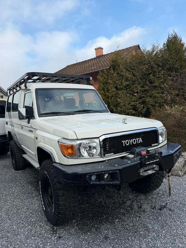 Gebraucht Toyota Land Cruiser 227 PS (166 kW) 2019 Weiss SUV